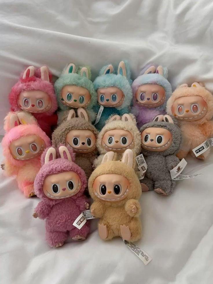 Rusi na spletni tržnici Wildberries kupili igrače Labubu za 1,5 milijarde rubljev