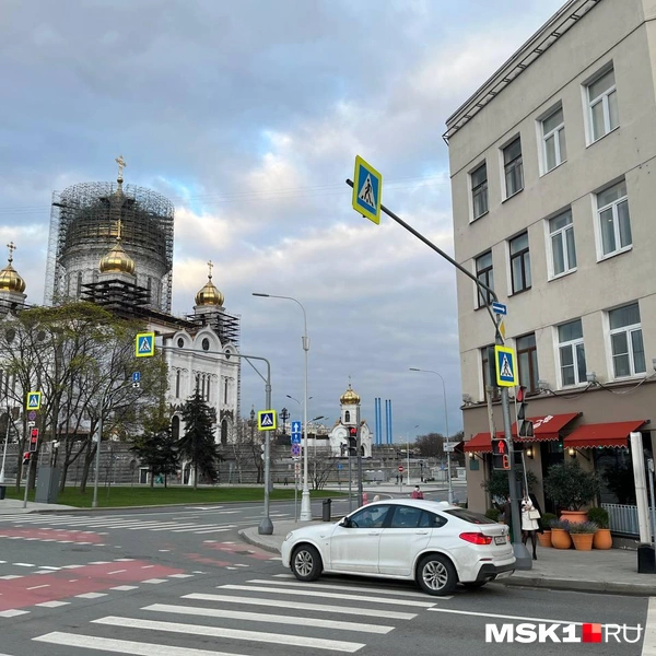 Храм Христа Спасителя совсем рядом | Источник: Дмитрий Грозный / FONTANKA.RU