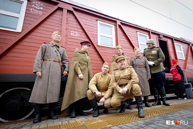 Сотрудники железной дороги в военной форме. Правда красивые?  | Источник: Владислав Лоншаков/ E1.RU