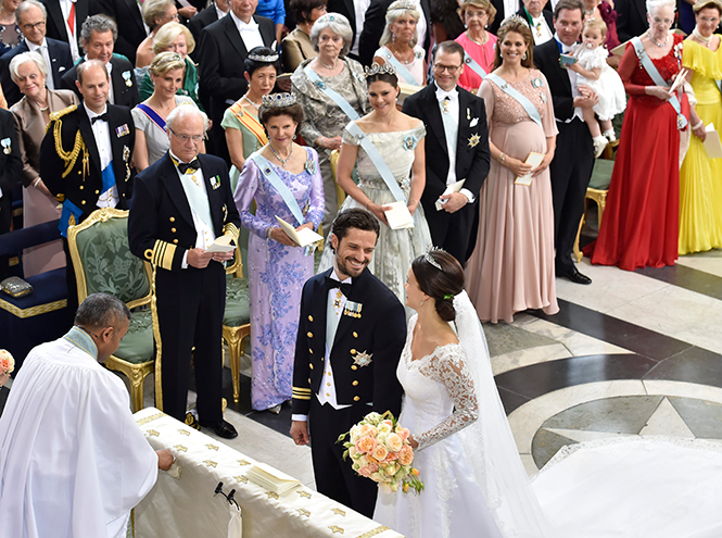 Фото №15 - Самые трогательные моменты королевских свадеб (о Гарри и Меган мы тоже не забыли)