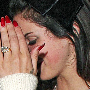 Лана Дель Рей носит обручальное кольцо Анджелины Джоли