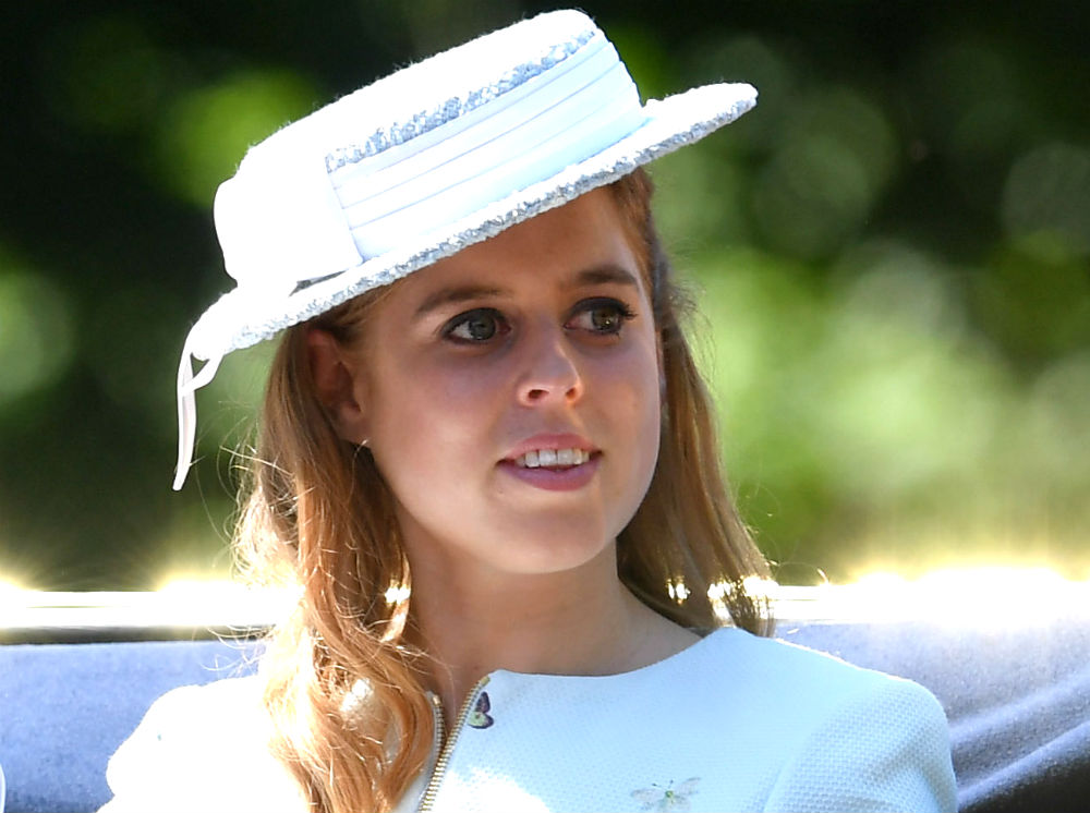 Печаль невесты: кого принцессе Беатрис не хватало на ее свадьбе | marieclaire.ru