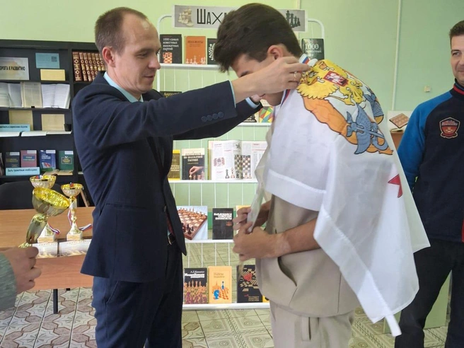 Награждение Вадима Гасанова | Источник: Илдырым Гасанов