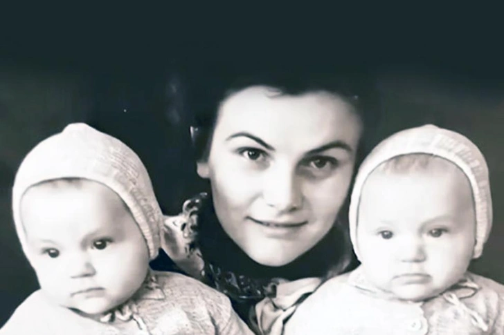 Одна из двойняшек умерла 11 лет назад, и Ирина Львовна осталась единственной дочкой артиста