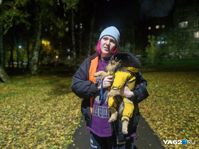 Вера и ее шпиц-социофоб живут в районе Березовой и не боятся | Источник: Кристина Мельникова / YA62.RU