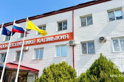 Сотрудники МЧС Калмыкии присоединились к акции «Окна Победы»