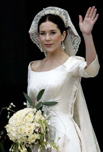 Почему свадебное платье Меган Маркл было таким скромным (на самом деле)