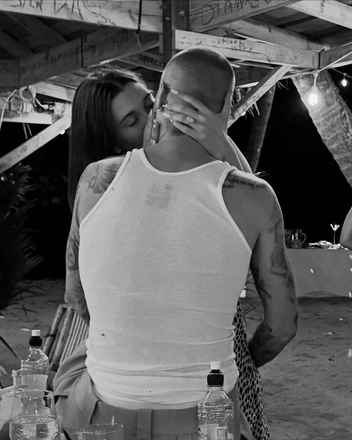 Хейли и Джастин Бибер на дне рождения Кендалл Дженнер, 3 ноября 2025.