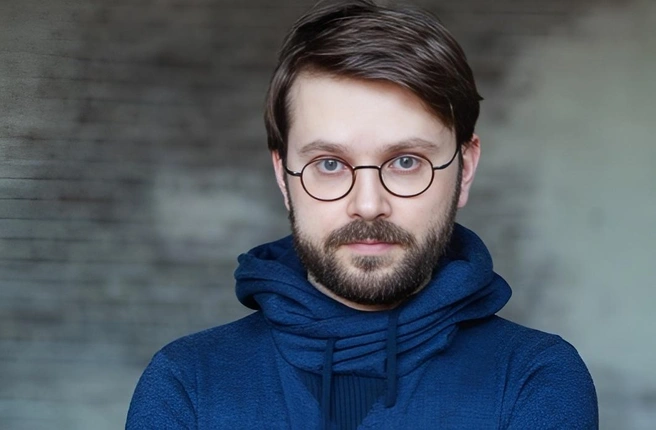 Артем Семакин родился в Челябинске, но сейчас живет в Москве и преподает во ВГИКе | Источник: пресс-служба ТНТ