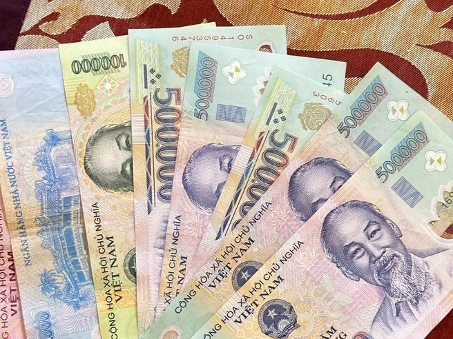 Местная валюта похожа на пластиковую. Это сделано для того, чтобы моряки и рыбаки не боялись намочить купюры | Источник: личный архив Валентины Лемяговой