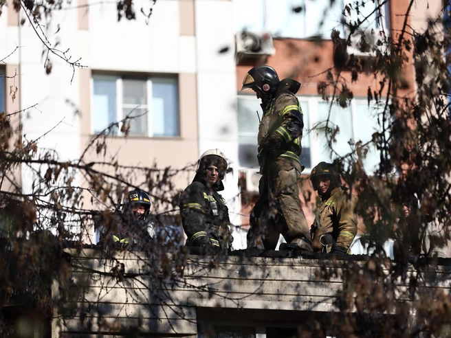 Обстоятельства пожара выясняют следователи и представители МЧС