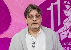 Домогаров в рок-образе, Макеева на руках у мужа, Михайлов, сбежавший из больницы: открытие Забайкальского кинофестиваля
