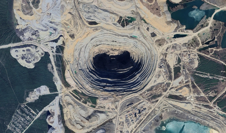 Трубки с сокровищами: где в России добывают алмазы | Источник: Aerial Viewer/Shutterstock/Fotodom.ru