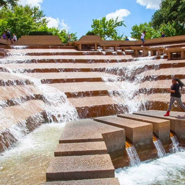 Конструкции выглядят похожими | Источник: fortworth.com