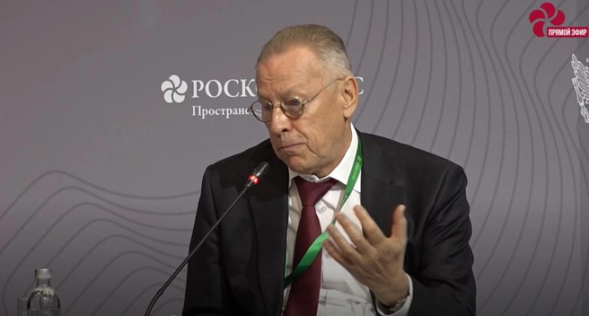 Ректор РГГУ Андрей Логинов убежден, что именно концепция официальной народности, которую предложил граф Уваров и утвердил Николая I, уберегла Российскую империю от революционных потрясений в период с декабрьского восстания 1825 года по события 1905 года. | Источник: скриншот трансляции/legalforum.info