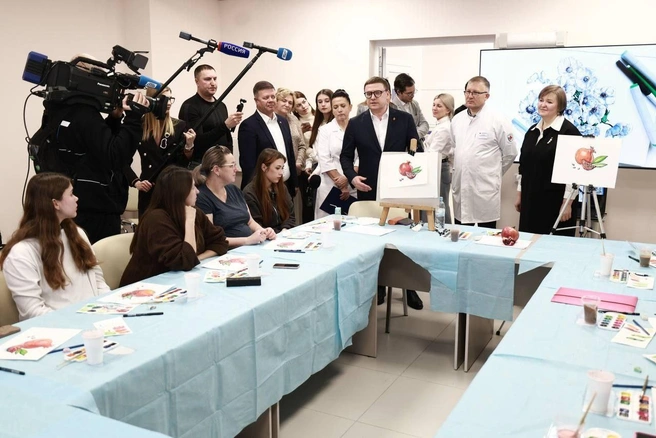 Уроки арт-терапии помогают женщинам настроиться на гармоничное материнство  | Источник: пресс-служба правительства Челябинской области, Людмила Ковалева