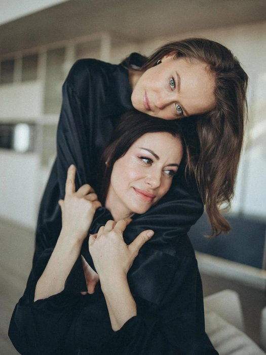 Сестры Ковальчук&nbsp;— обе успешные актрисы | Источник: katerinakovalchyk и annakovalchuk313 / Instagram (экстремистская организация, деятельность запрещена на территории РФ)