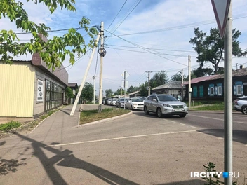 Так выглядела очередь на Коммунистической в районе 9 утра | Источник: Алёна Кашпарова / «ИрСити»