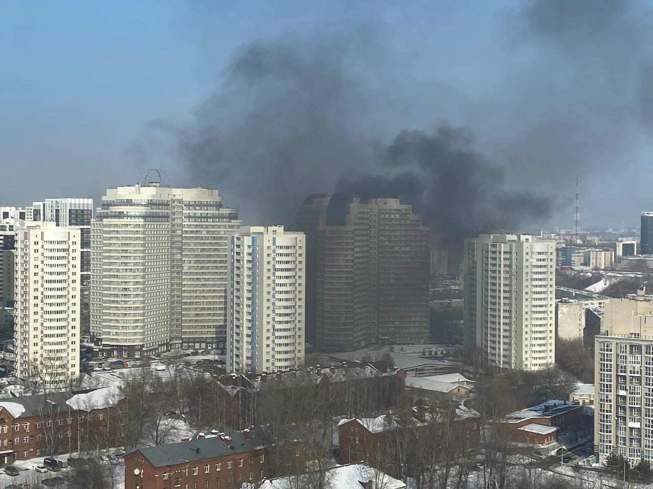 Над высотками по Чернышевского в Перми заметили черный дым: что случилось