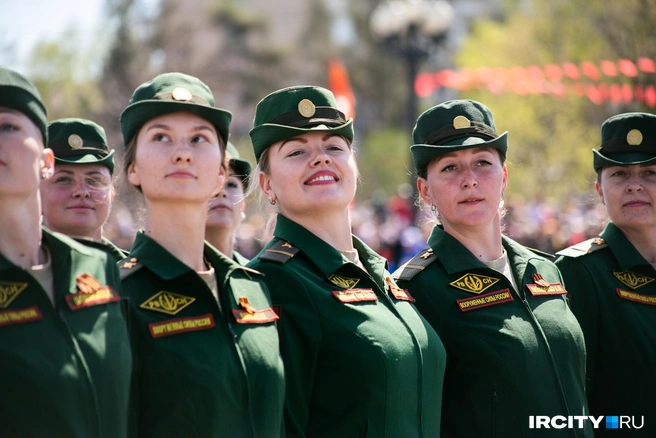 Представительницы парадного расчета ракетных войск | Источник: Ксения Филимонова / «ИрСити»