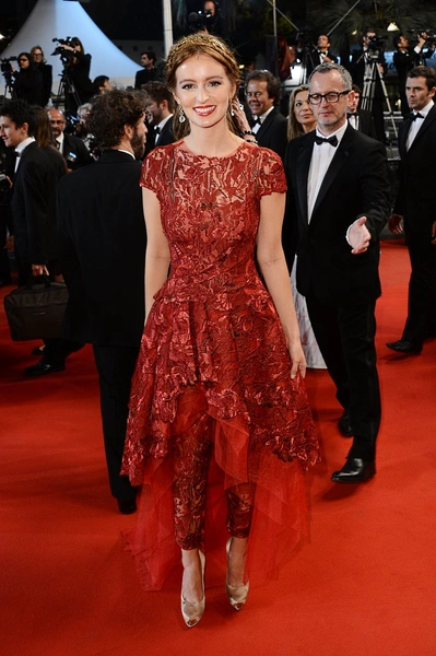 Ана Райли в платье осенне-зимней коллекции Monique Lhullier | Источник: getty images