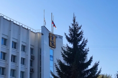 Архангельск приспустил флаги в день траура