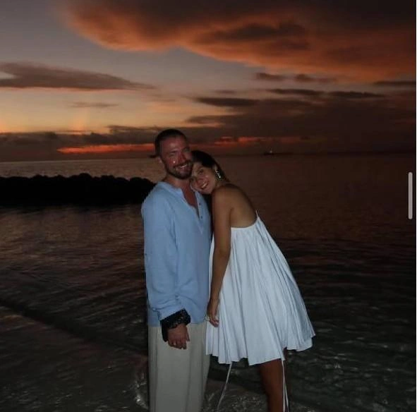 До свадьбы с Викторией Саша Петров несколько лет встречался с актрисой Стасей Милославской. | Источник: viktoriyaantonova_ / Instagram (деятельность запрещена в РФ)