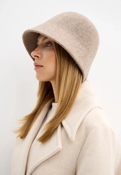 Шляпки-клош снова в моде спустя 100 лет: с чем их сочетать? Шляпки-клош снова в моде спустя 100 лет: с чем их сочетать?