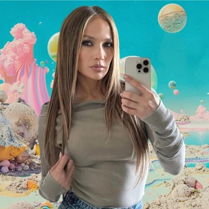 Дженнифер Лопес показала идеальную гладкую укладку на лето 2025