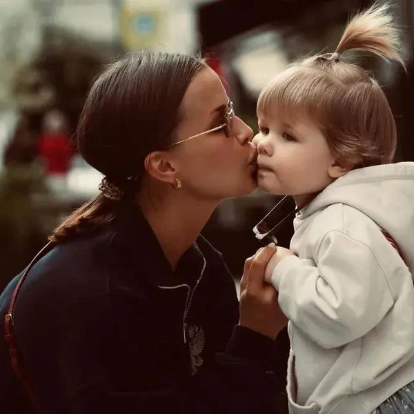 Как выглядит единственная дочь исполнительницы хита «Матушка-земля» Татьяны Куртуковой | Источник: соцсети