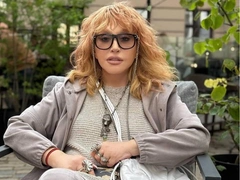 Золотая трость и шубка Prada: Алла Пугачева стала звездой светского вечера