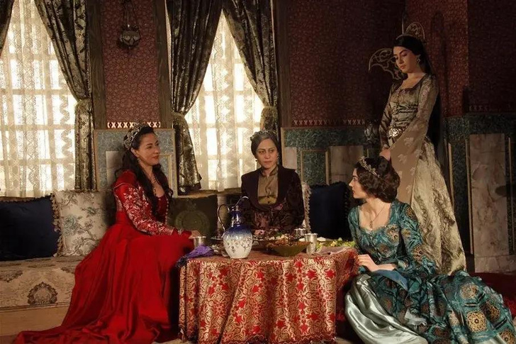 Откройте для себя мир Турции XVI века через костюмы и декорации сериала Великолепный век