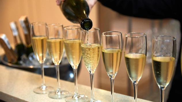 Лучшее игристое вино по итогам 2025 года: рейтинг Роскачества