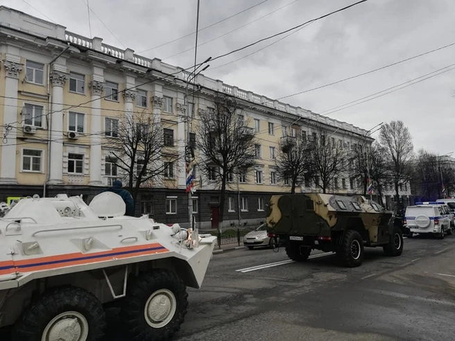 Колонна проехала по Советской улице | Источник: Дмитрий Цапук / Facebook.com
