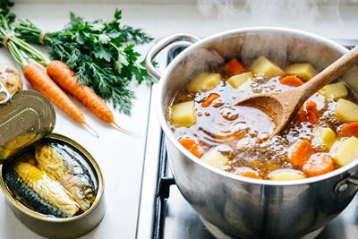 Наваристый суп из консервов: готовим за 20 минут