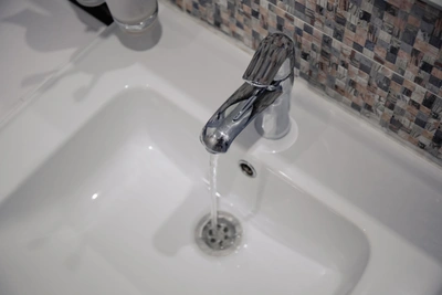 Жители дома на Вертковской получают горячую воду вместо холодной