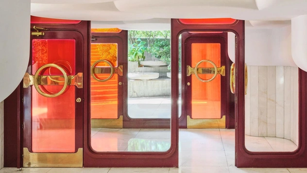 Необычная квартира в бруталистском доме в Мадриде