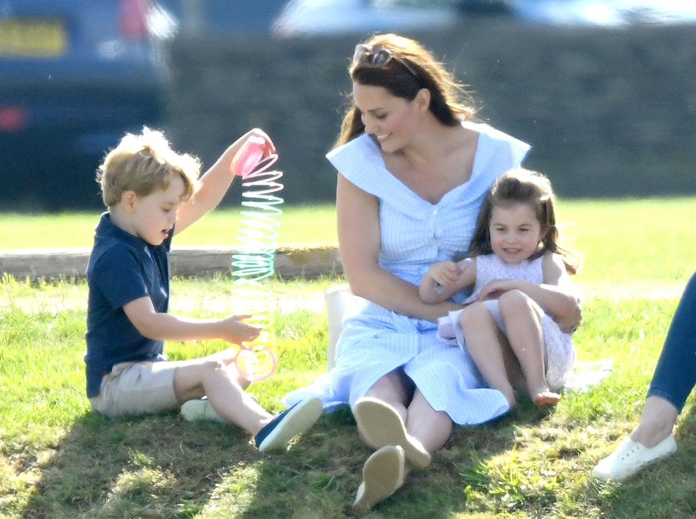 Герцогиня Кейт рассказала, как Джордж и Шарлотта помогают ей на кухне (и в чем секрет ее счастья) | marieclaire.ru