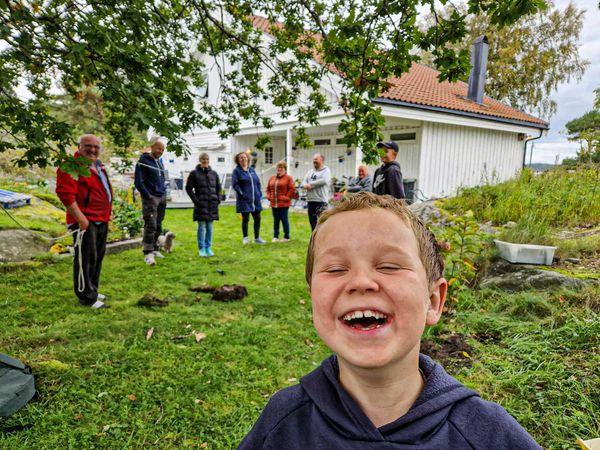 А искали сережку: посмотрите, что нашла у себя во дворе обычная норвежская семья