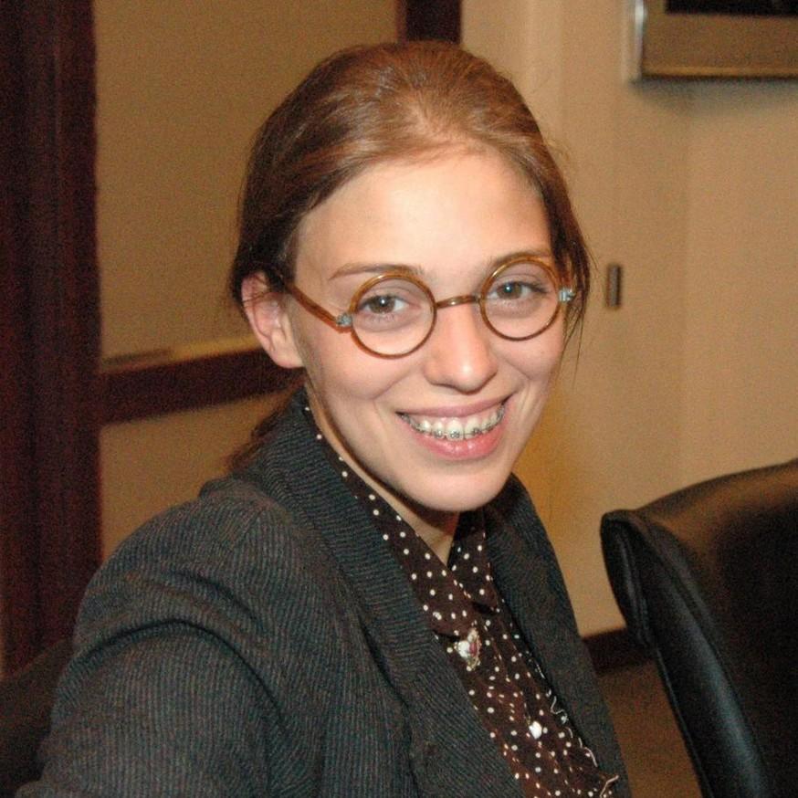 Седая Уварова, серьезный Антипенко, роковая Такшина: актеры «Не родись красивой» на новом видео