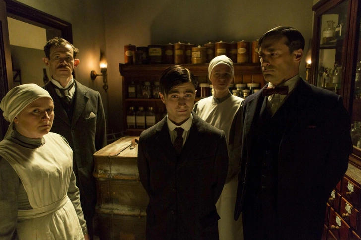 Изначально сериал задумывался как полнометражный фильм | Источник: Кадр из сериала «Записки юного врача»