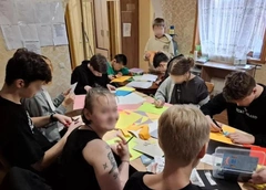 Карцер для 11-летнего мальчика и нападение девочек с ножом: подробности ужасов, творящихся в рехабах Хоботовой по всей России