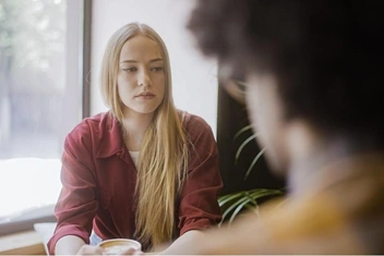 «Мужчина примерно раз в год сообщает, что не знает, любит ли меня, но и уходить при этом не хочет»