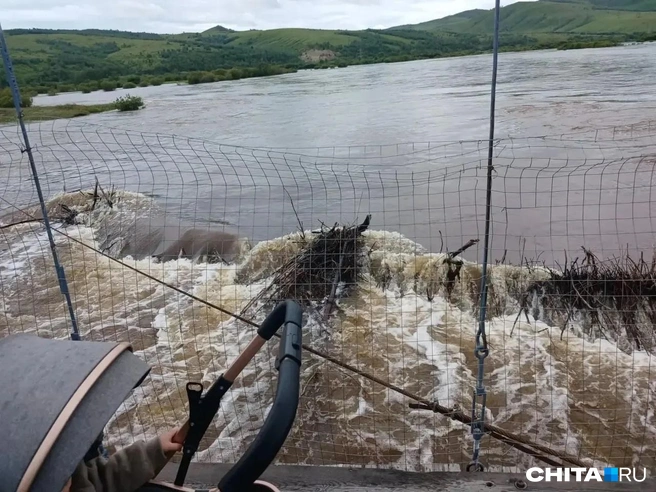 Вода хлынула в Приисковый | Источник: очевидец