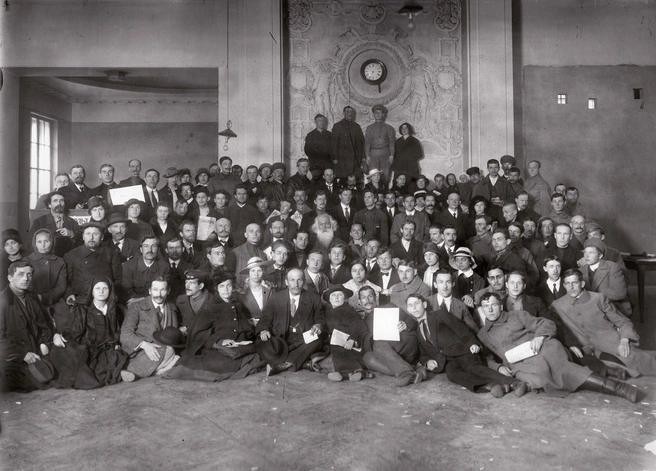Исторический барельеф остался только на фотографиях | Источник: ЦГАКФФД. Ер 540 / предоставлено «НИиПИ Спецреставрация»