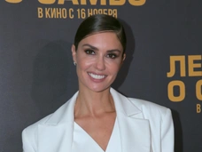«Почему ты терпишь, а не ушла?»: Агата Муцениеце пытается сбежать от абьюзера в клипе о домашнем насилии