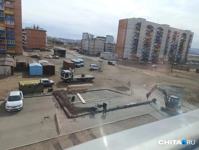 На парковке начали строить магазин | Источник: очевидец
