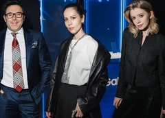 Уколова — в образе total black, Малахов — в классике: звезды на презентации флагманских смартфонов