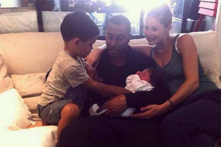 Даутцен Крез (Doutzen Kroes), Саннери Джеймс (Sunnery James), Филлон (Phyllon), Миллена Мэй (Myllena Mae) | Источник: Instagram/doutzen (запрещенная в России экстремистская организация)