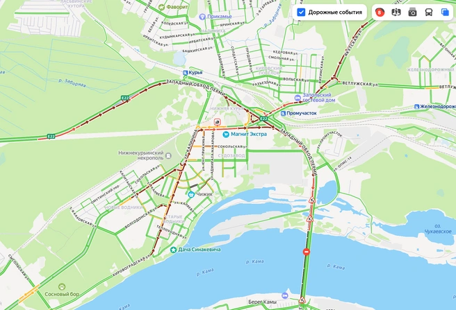 Дороги перед Красавинским мостом в навигаторе окрасились в тёмно-бордовый цвет | Источник: «Яндекс Карты»